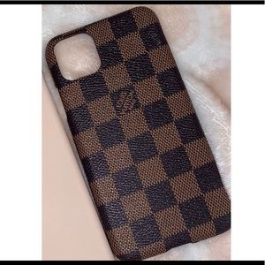 Iphone 11 Pro Max brown checkered case